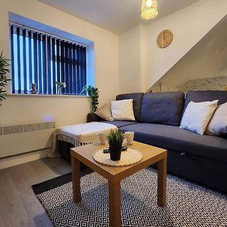 Supervalue Suite 7 - Fast Wifi, Hotel Linen, Keyless Entry, City Only 10 Mins - By Property Promise Cardiff Extérieur photo