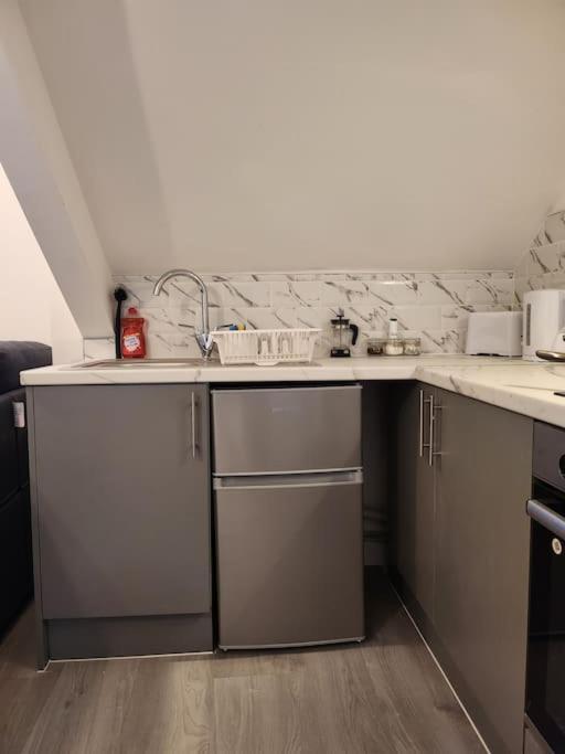 Supervalue Suite 7 - Fast Wifi, Hotel Linen, Keyless Entry, City Only 10 Mins - By Property Promise Cardiff Extérieur photo