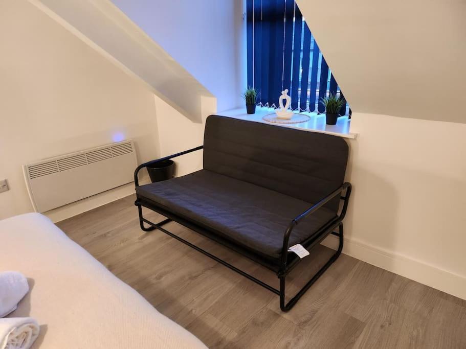 Supervalue Suite 7 - Fast Wifi, Hotel Linen, Keyless Entry, City Only 10 Mins - By Property Promise Cardiff Extérieur photo